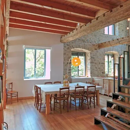 Casa rural Avec Terrasse, Billard, Et Animaux Acceptés - Fr-1-496-377 *